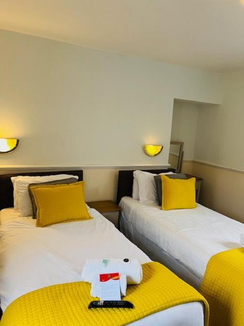 Crown Brackley Inn 3*