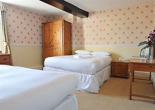 Crown Brackley Inn 3*